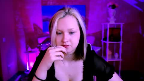Snapshot of violettwoods chatting on 06.28.26 Violett online show from 06.28.26