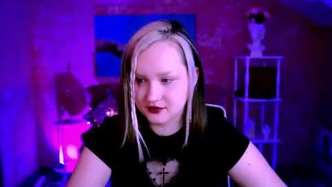 Snapshot of violettwoods chatting on 06.29.26 Violett online show from 06.29.26