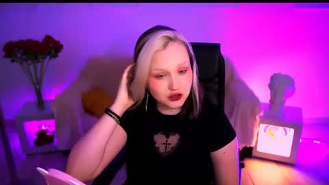 Snapshot of violettwoods chatting on 06.30.26 Violett online show from 06.30.26
