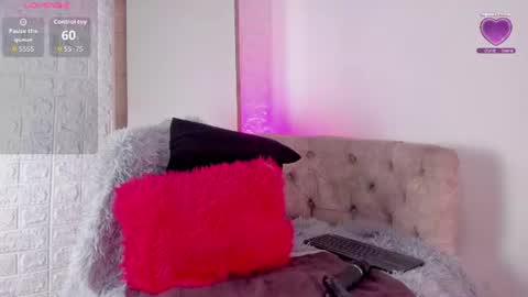 Snapshot of violetwinters_ chatting on 07.16.26 violetwinters_ online show from 07.16.26