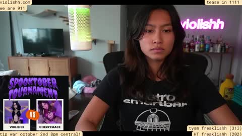 Snapshot of violishh chatting on 10.01.25 follow me on twitter violishh and ig violishh online show from 10.01.25