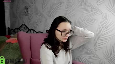 Snapshot of violla_shake chatting on 09.29.25 Violla online show from 09.29.25