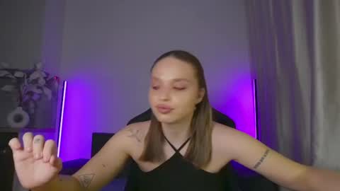 Snapshot of viollasinzz chatting on 06.25.26 Violla online show from 06.25.26