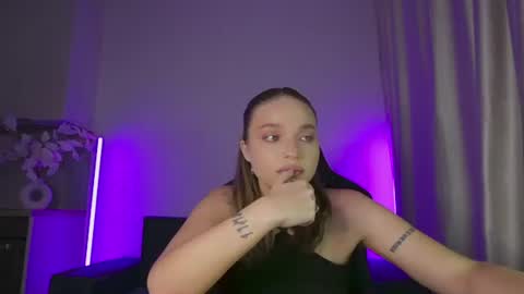 Snapshot of viollasinzz chatting on 07.10.26 Violla online show from 07.10.26