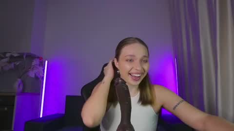 Snapshot of viollasinzz chatting on 07.22.26 Violla online show from 07.22.26