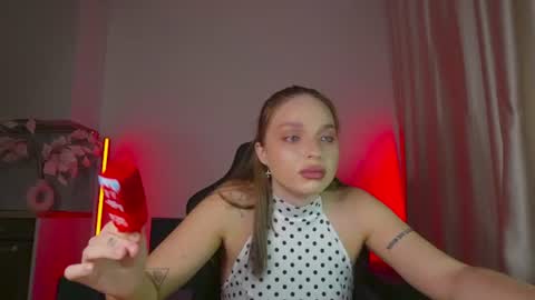 Snapshot of viollasinzz chatting on 07.27.26 Violla online show from 07.27.26