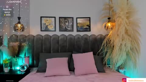 VIOLLET online show from 10.01.25