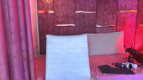 viollettebylyly online show from 02.19.26