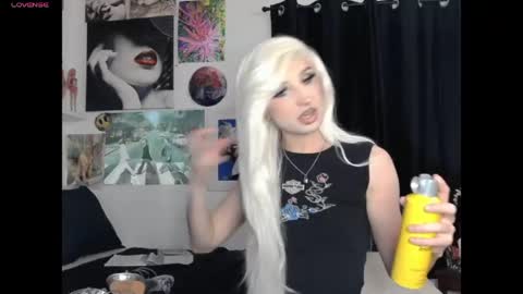 Snapshot of viperthedoll chatting on 04.27.26 Viper online show from 04.27.26