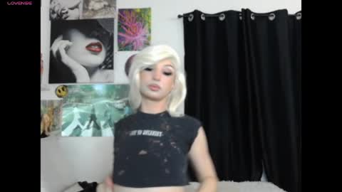 Snapshot of viperthedoll chatting on 05.19.26 Viper online show from 05.19.26