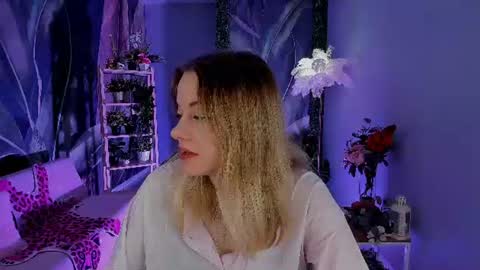 Snapshot of vireliamoonfall chatting on 06.10.26 Virelia online show from 06.10.26