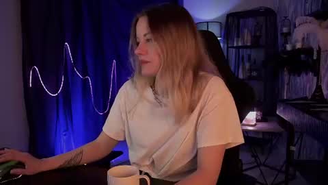 Snapshot of vireliamoonfall chatting on 06.25.26 Virelia online show from 06.25.26