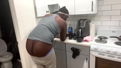 Snapshot of virgoincredible25 chatting on 11.08.25 Elle Hood online show from 11.08.25