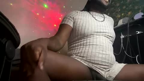 Snapshot of virgoincredible25 chatting on 11.24.25 Elle Hood online show from 11.24.25