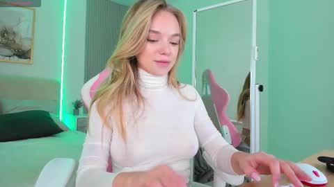 Chloe online show from 11.23.25