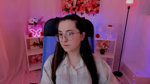 Snapshot of virtualvoyant chatting on 09.17.25 your love online show from 09.17.25