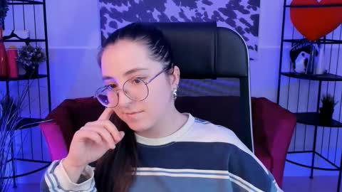 Snapshot of virtualvoyant chatting on 09.25.25 your love online show from 09.25.25