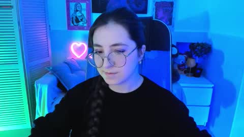 Snapshot of virtualvoyant chatting on 10.13.25 your love online show from 10.13.25