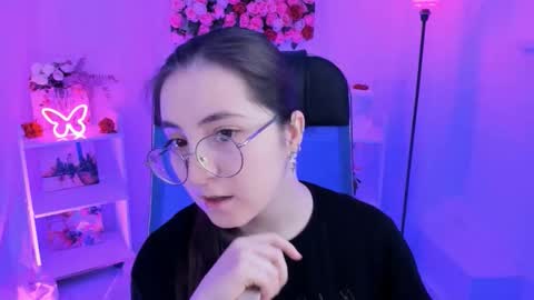 Snapshot of virtualvoyant chatting on 10.20.25 your love online show from 10.20.25