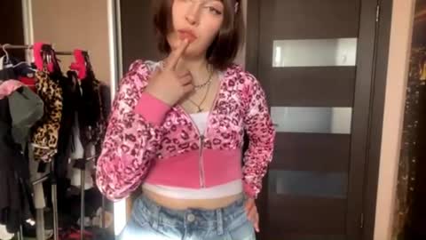 Snapshot of virusdoll chatting on 04.15.26 virusdoll online show from 04.15.26
