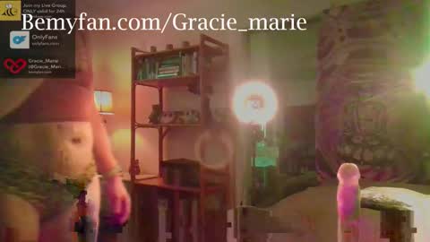 Snapshot of vivaciousred87 chatting on 11.15.25 Gracie online show from 11.15.25