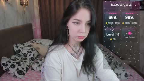 Snapshot of vivi__squirrel chatting on 01.25.25 Vivi online show from 01.25.25