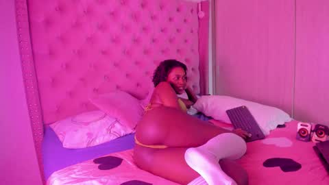 Snapshot of vivi_cooper chatting on 09.16.25 vivi cooper online show from 09.16.25