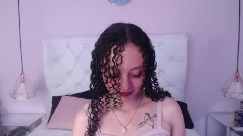 Snapshot of vivi_gh1 chatting on 10.05.25 Vivi online show from 10.05.25