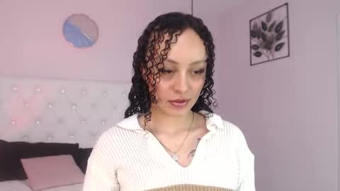 Snapshot of vivi_gh1 chatting on 10.14.25 Vivi online show from 10.14.25