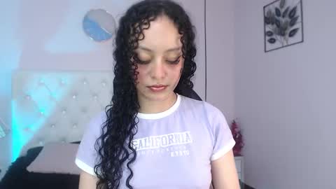 Snapshot of vivi_gh1 chatting on 10.17.25 Vivi online show from 10.17.25