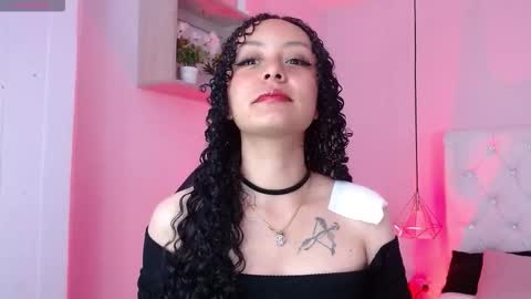 Snapshot of vivi_gh1 chatting on 10.19.25 Vivi online show from 10.19.25