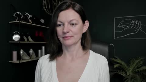 Vivian online show from 11.05.25