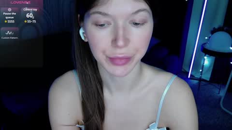 Vivian Evans online show from 01.08.25