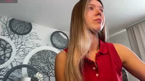Snapshot of vivian_evans_ chatting on 06.18.26 Vivian Evans online show from 06.18.26