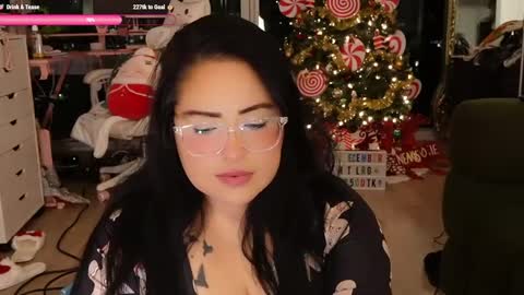 Snapshot of vivianaortega chatting on 12.17.24 Vivi online show from 12.17.24