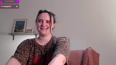 Snapshot of vivianmarble chatting on 06.20.26 Lela online show from 06.20.26
