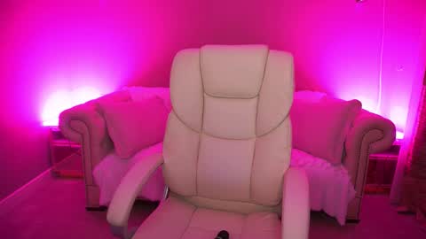 Vivien online show from 10.21.25