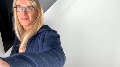 Vivlove online show from 01.10.25