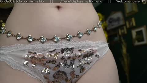 Snapshot of vivid_whit chatting on 01.01.25 Whitney online show from 01.01.25