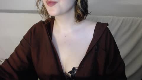 Snapshot of vivienduran chatting on 09.20.25 Viya online show from 09.20.25