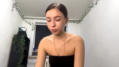 Vivi online show from 10.28.25