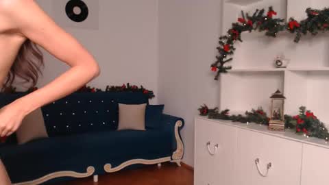 Snapshot of vivienneclement chatting on 12.15.24 Vivienne online show from 12.15.24