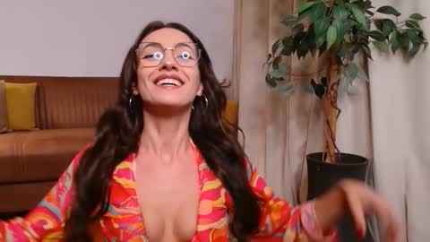 Vivienne online show from 10.25.25