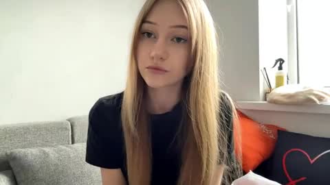 Snapshot of viviennewanko chatting on 03.30.26 Kristy online show from 03.30.26