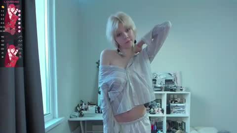 Snapshot of vivy_ chatting on 06.11.26 chatur babes online show from 06.11.26