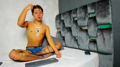Snapshot of vix_hot chatting on 05.06.26 vix_hot online show from 05.06.26