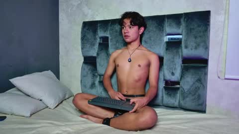 Snapshot of vix_hot chatting on 05.26.26 vix_hot online show from 05.26.26