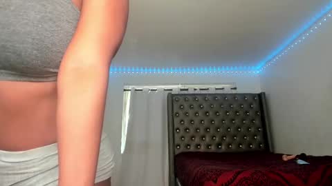 Snapshot of vixen_sasha chatting on 12.17.25 Sasha Malone online show from 12.17.25