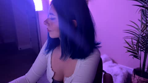 Polly  Online mostly at 9pm-2am UK Time online show from 02.01.26