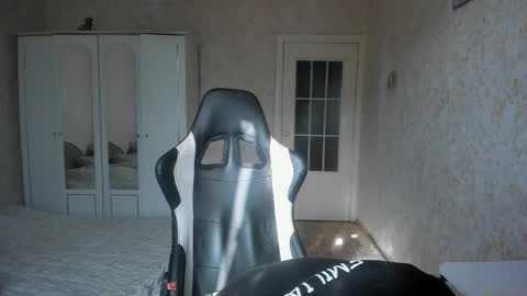 Snapshot of vlad1605 chatting on 10.07.25 Martin online show from 10.07.25